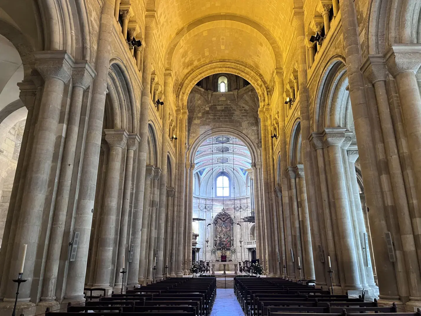 Lisbon Cathedral | Travel Guide | TravelPal